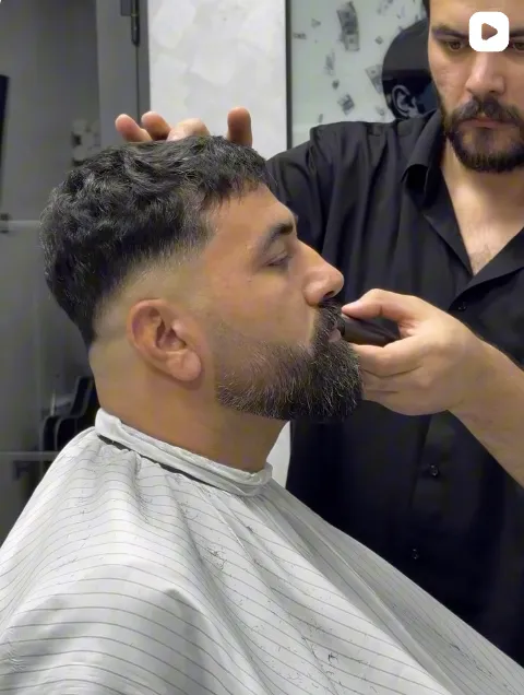 Marshall barbershop zali — oq mramar va qora ranglar