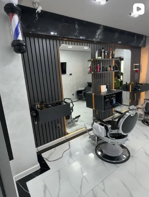 Marshall barbershopdagi sartaroshlik kreslosi